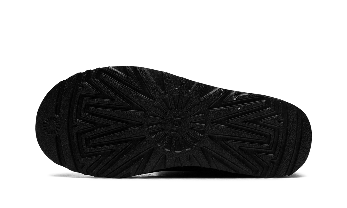 Classic Short Crescent Boot WMNS "Black" 1161770 BLK